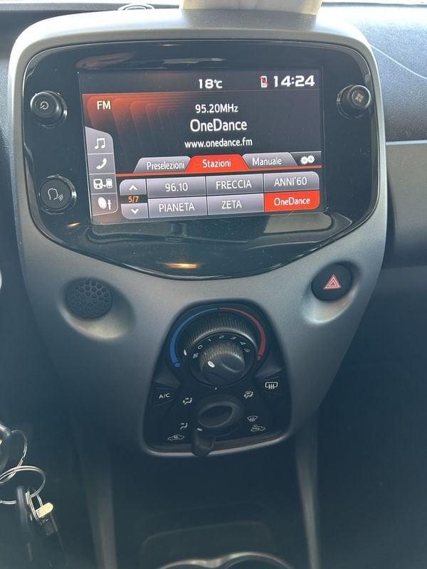 Toyota Aygo Aygo Connect 1.0 VVT-i 72 CV 5 porte x-play