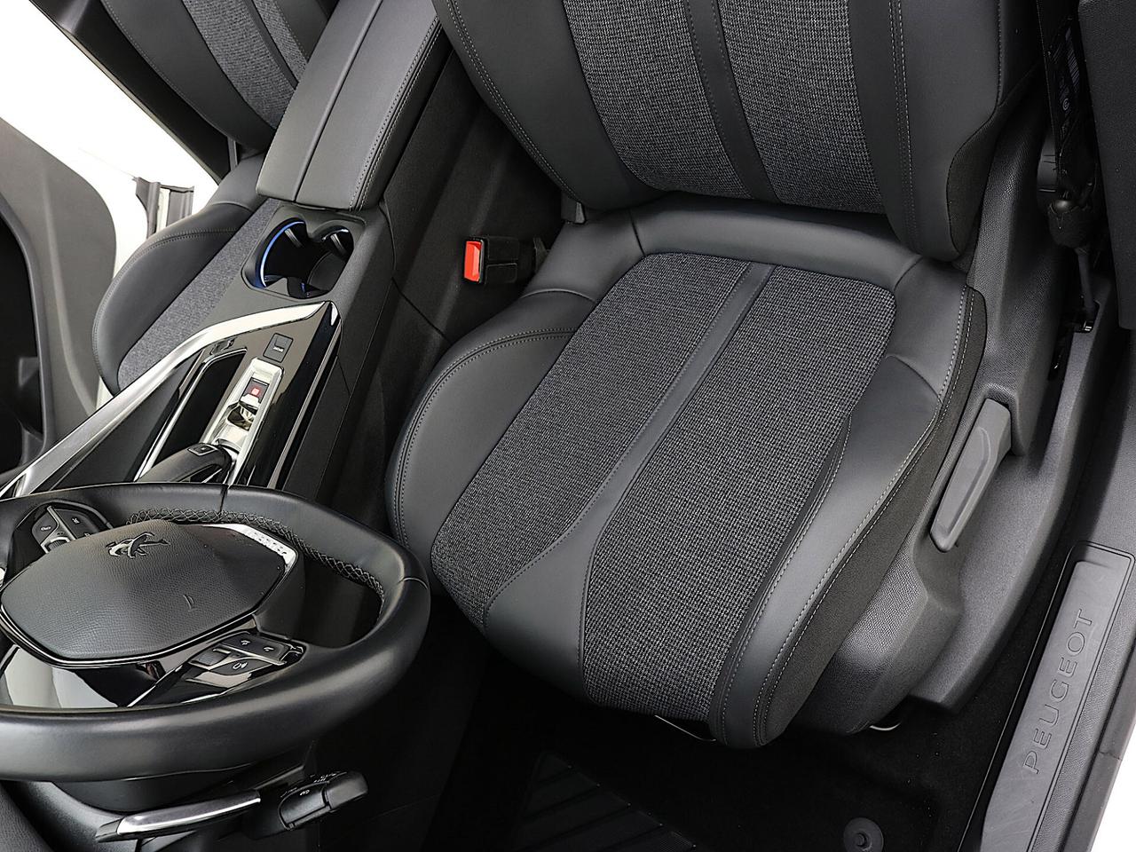 Peugeot 3008 1.5 BlueHDi EAT8 Allure TETTO APRIBIL