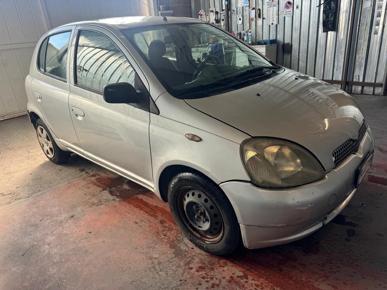 Toyota Yaris 1.0i 16V cat 5 porte Sol