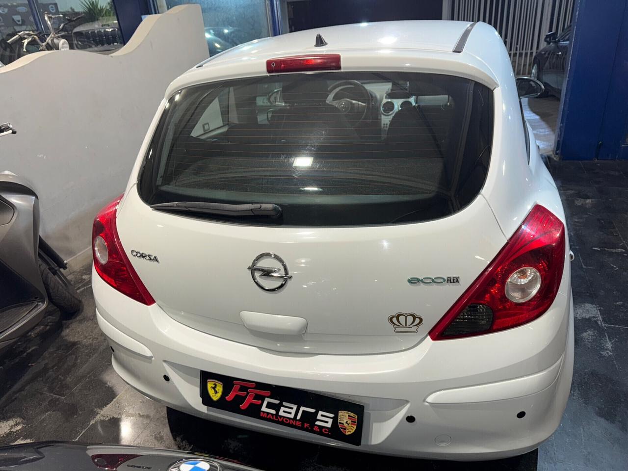 Opel Corsa 1.2 3 porte b-color