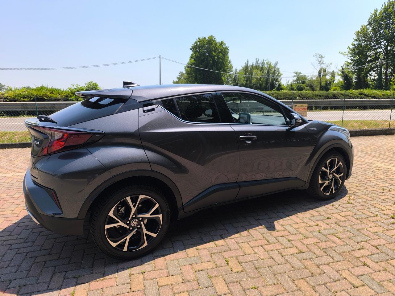 Toyota C-HR 2.0 Hybrid E-CVT Morebusiness
