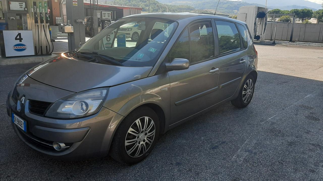 Renault Scénic 1.9 dCi/130CV Dynamique