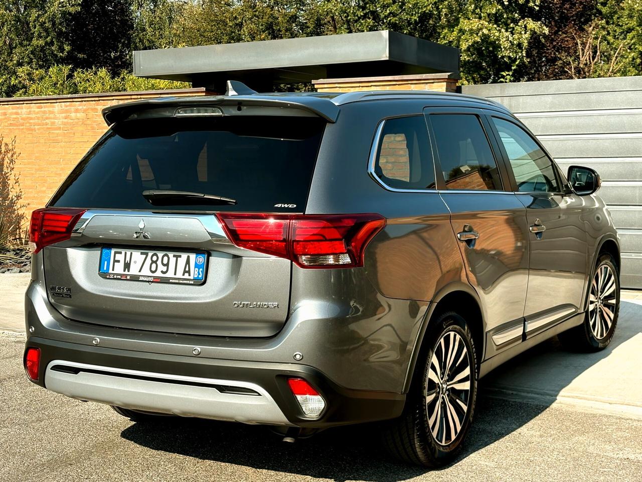 MITSUBISHI OUTLANDER 2.0b/GPL aut 4x4- 7POSTI-2019