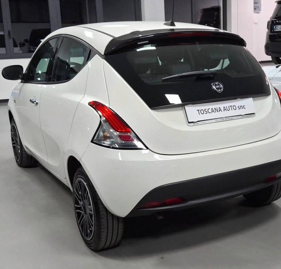 Lancia Ypsilon 1.0 5 porte S&S Hybrid Gold Plus