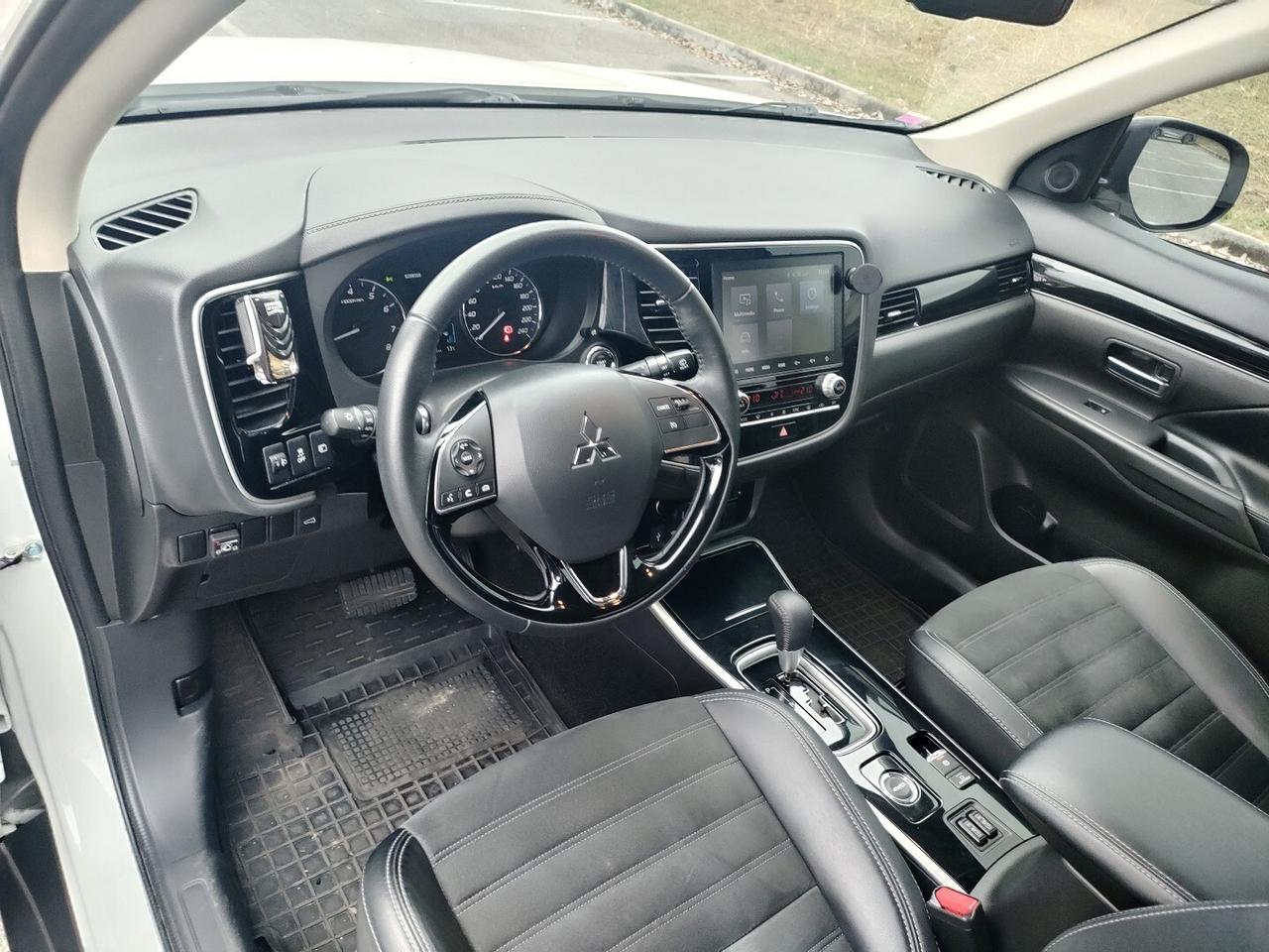 MITSUBISHI Outlander 2.0 CVT Intense 4w