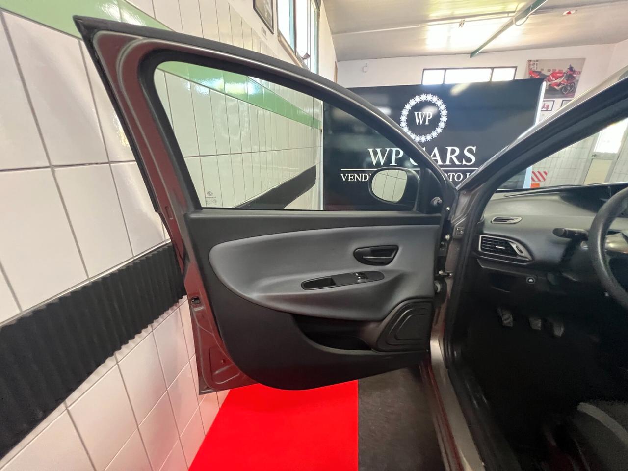 Lancia Ypsilon 1.2 69 CV 5 porte GPL Ecochic Silver