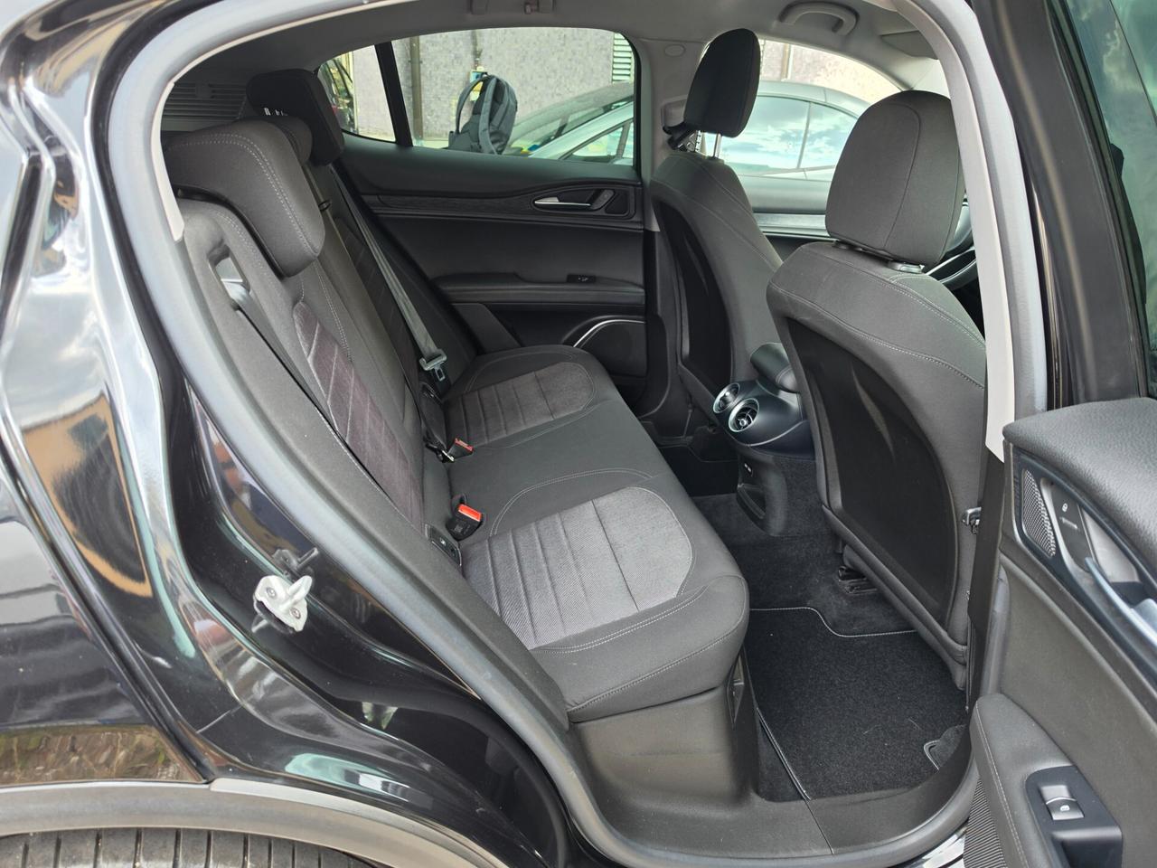Alfa Romeo Stelvio 2.2 Turbodiesel 160 CV AT8 RWD Sport-Tech