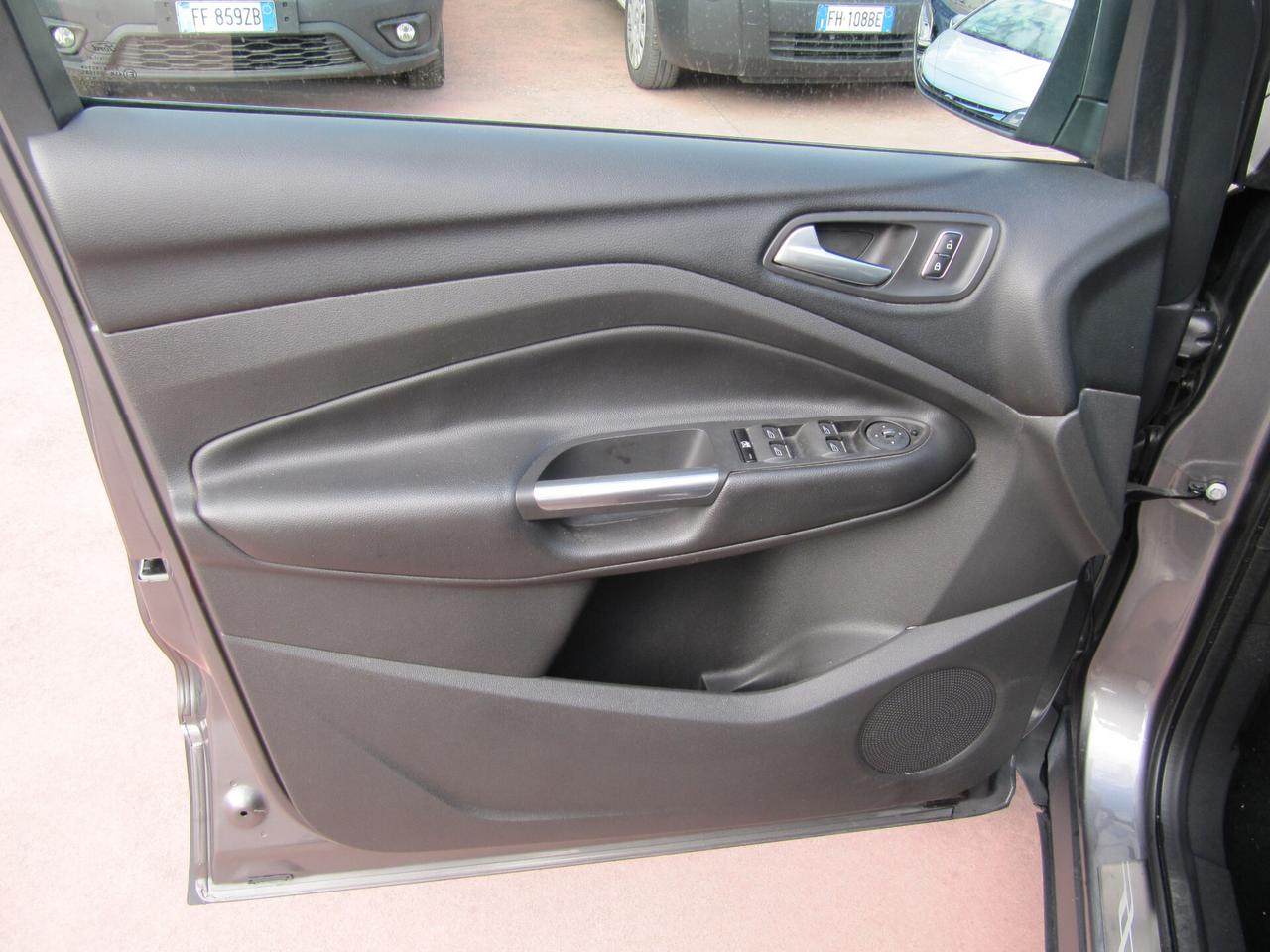 Ford Kuga 2.0 TDCI 140 CV 4WD Powershift Titanium - AUTOMATICO