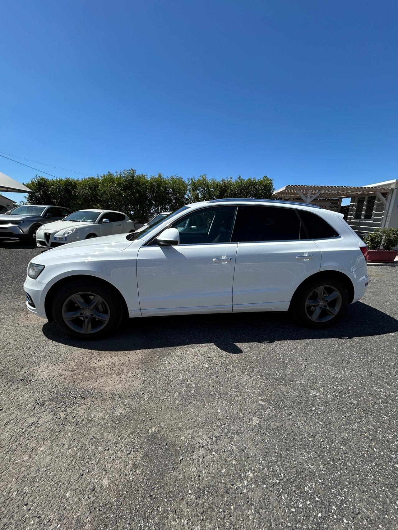 Audi Q5 2.0 TDI 150 CV clean diesel