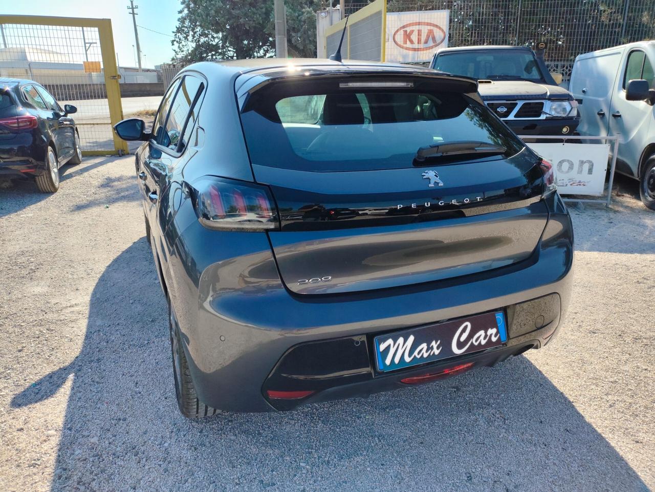 Peugeot 208 PureTech 75 Stop&Start 5 porte Allure – 2022 – 10.100 km . Vendita senza IVA (regime del margine)