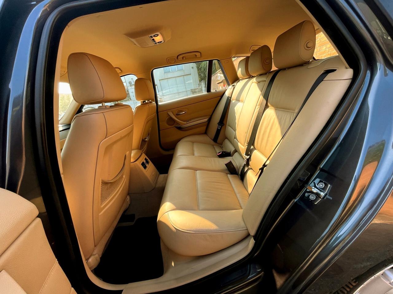 BMW 325 Xi(benz)-137000km-P.Beige,Navi,4x4-2006