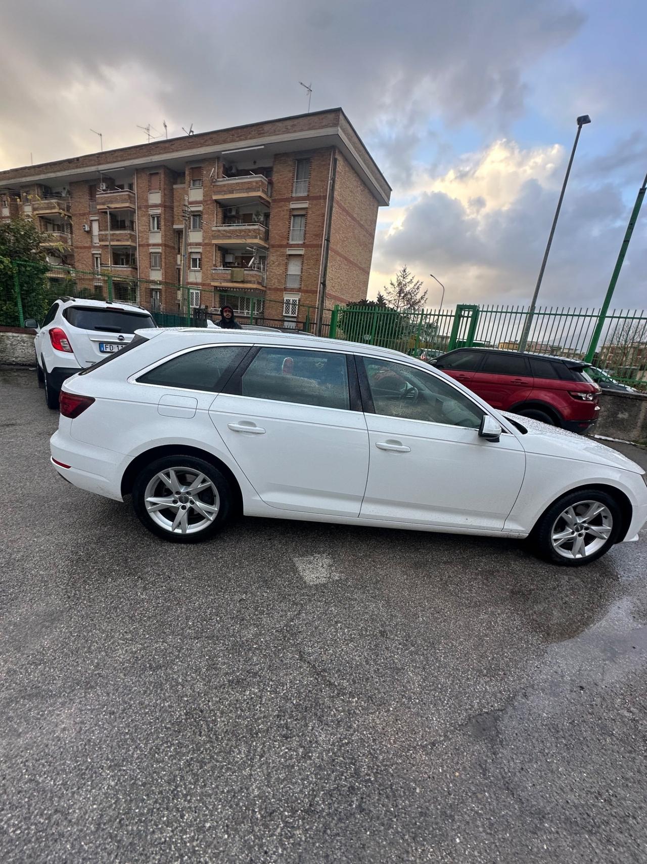 Audi A4 2.0 TDI 122 CV S tronic line edition