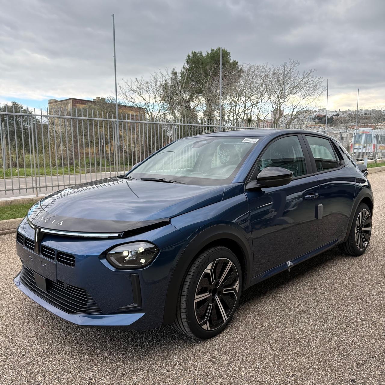 Lancia Ypsilon Hybrid e-DCT