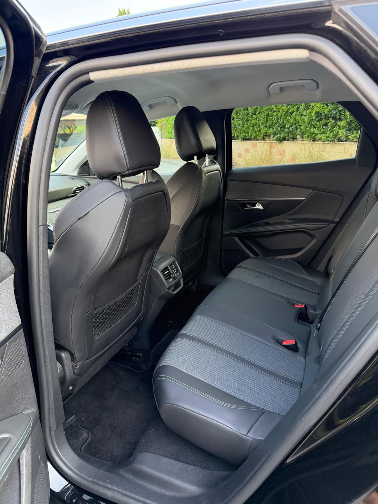 Peugeot 3008 BlueHDi 130 S&S EAT8 Allure Pack