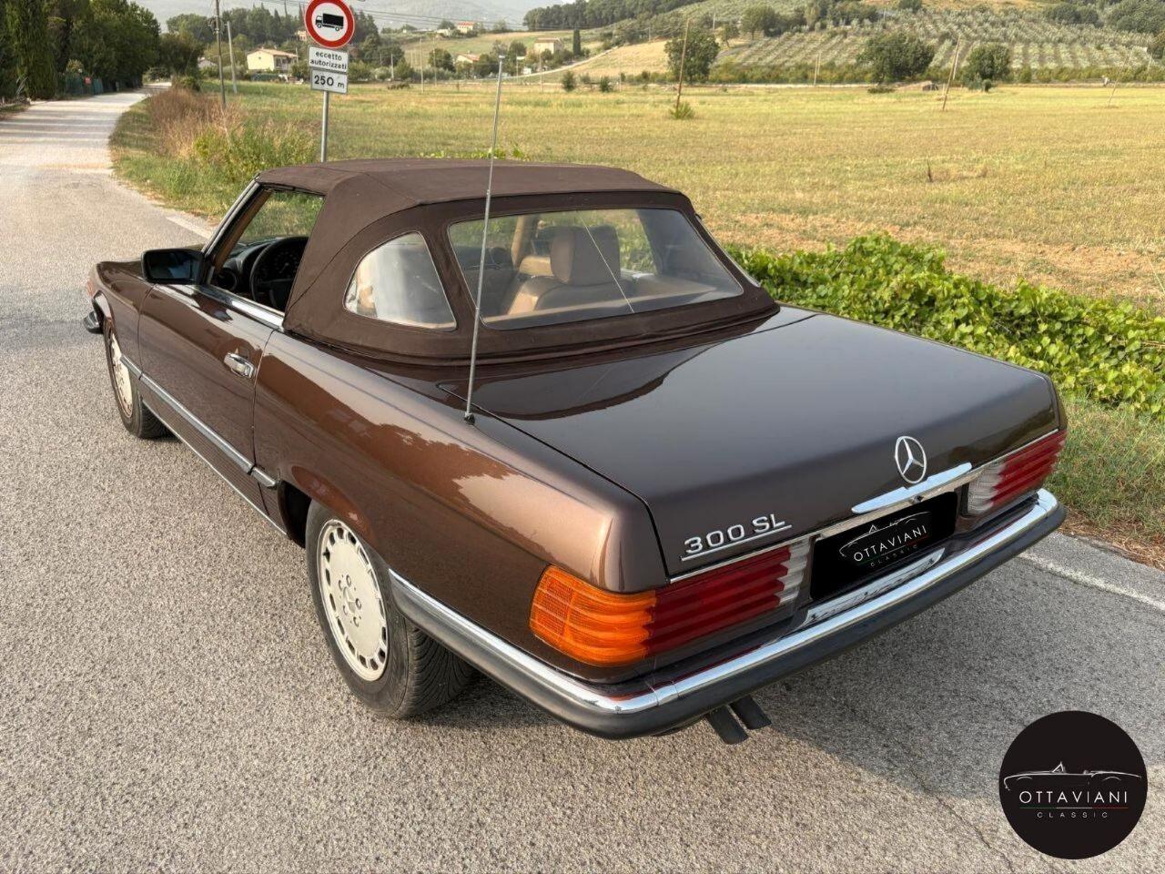 Mercedes SL 300 r107 targa ORO ASI