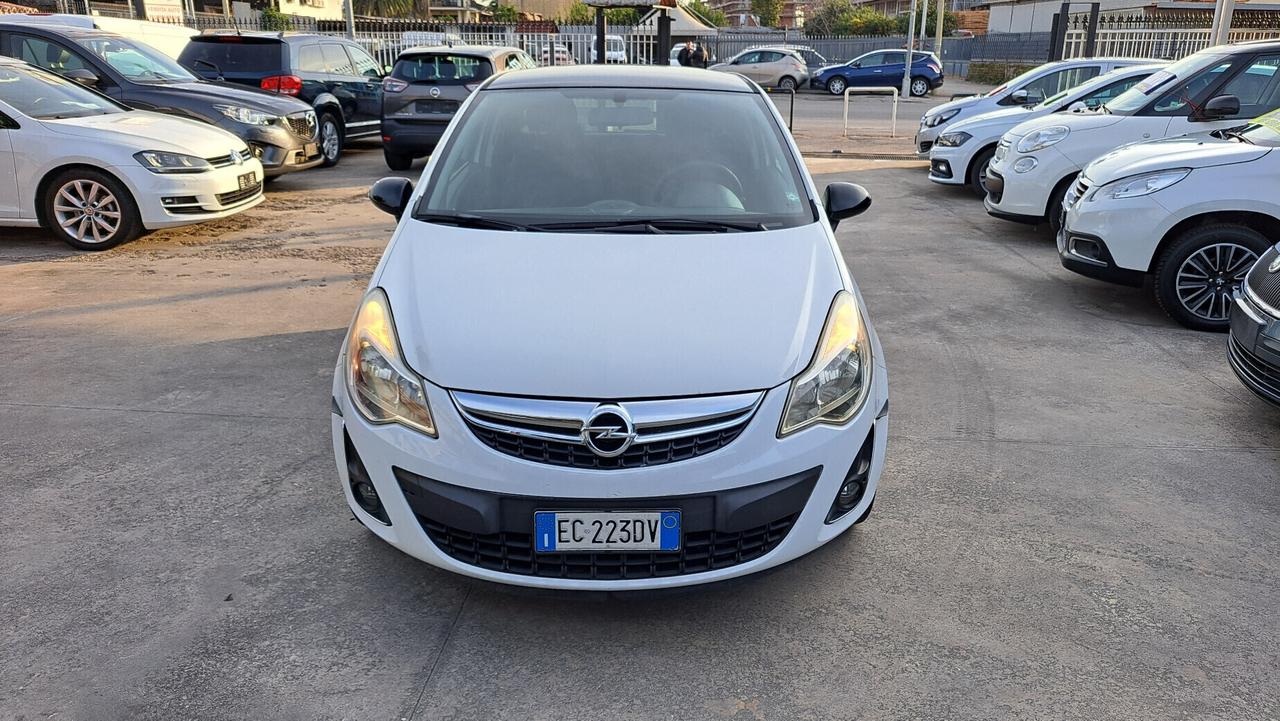 Opel Corsa 1.2 3 porte b-color