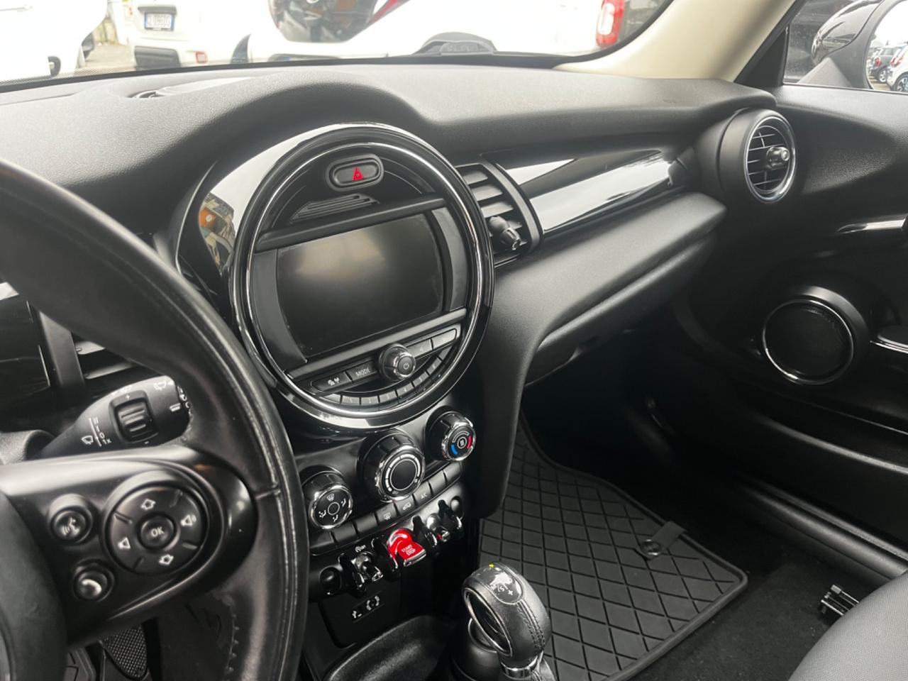 Mini 1.5 Cooper D- 95000km AUTOMATICA