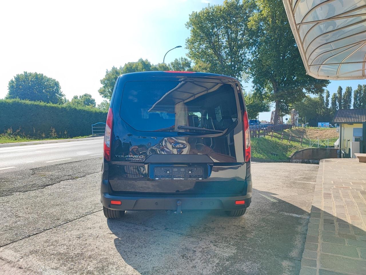 Ford Grand Tourneo Gancio Traino 7 Posti Euro 6