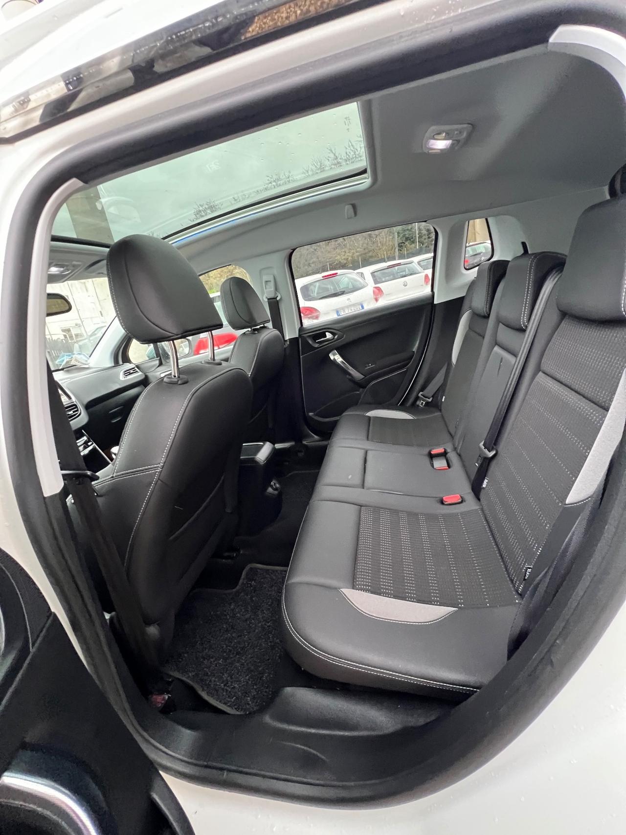 Peugeot 2008 1.6 e-HDi 115 CV Stop&Start Allure