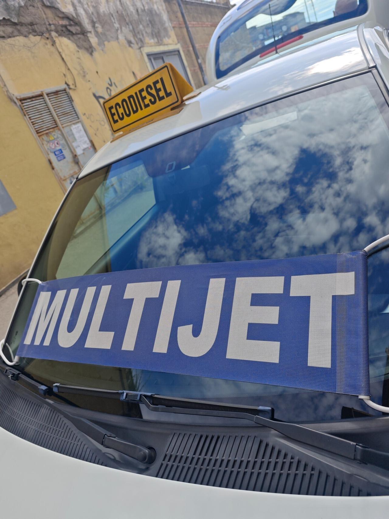 Lancia Ypsilon 1.3 MJT 75 CV Versus