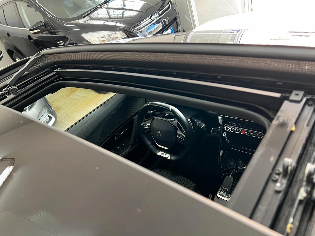 Peugeot 2008 BlueHDi 130 S&S EAT8 GT