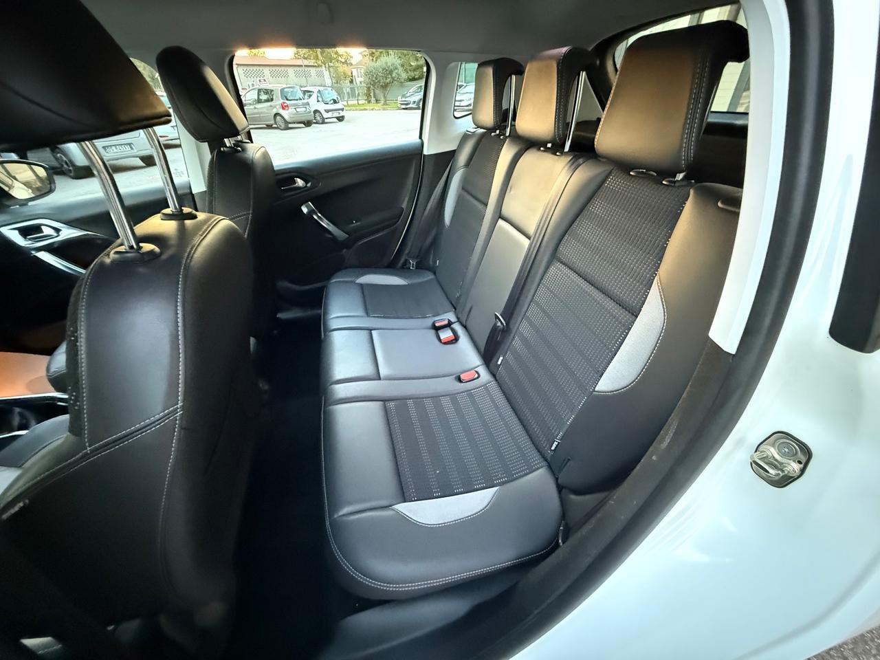 Peugeot 2008 1.6 e-HDi 92 CV Stop&Start Allure
