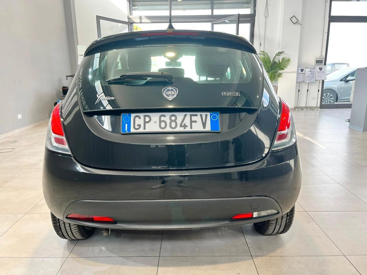 Lancia Ypsilon 1.0 FireFly 5 porte S&S Hybrid Silver