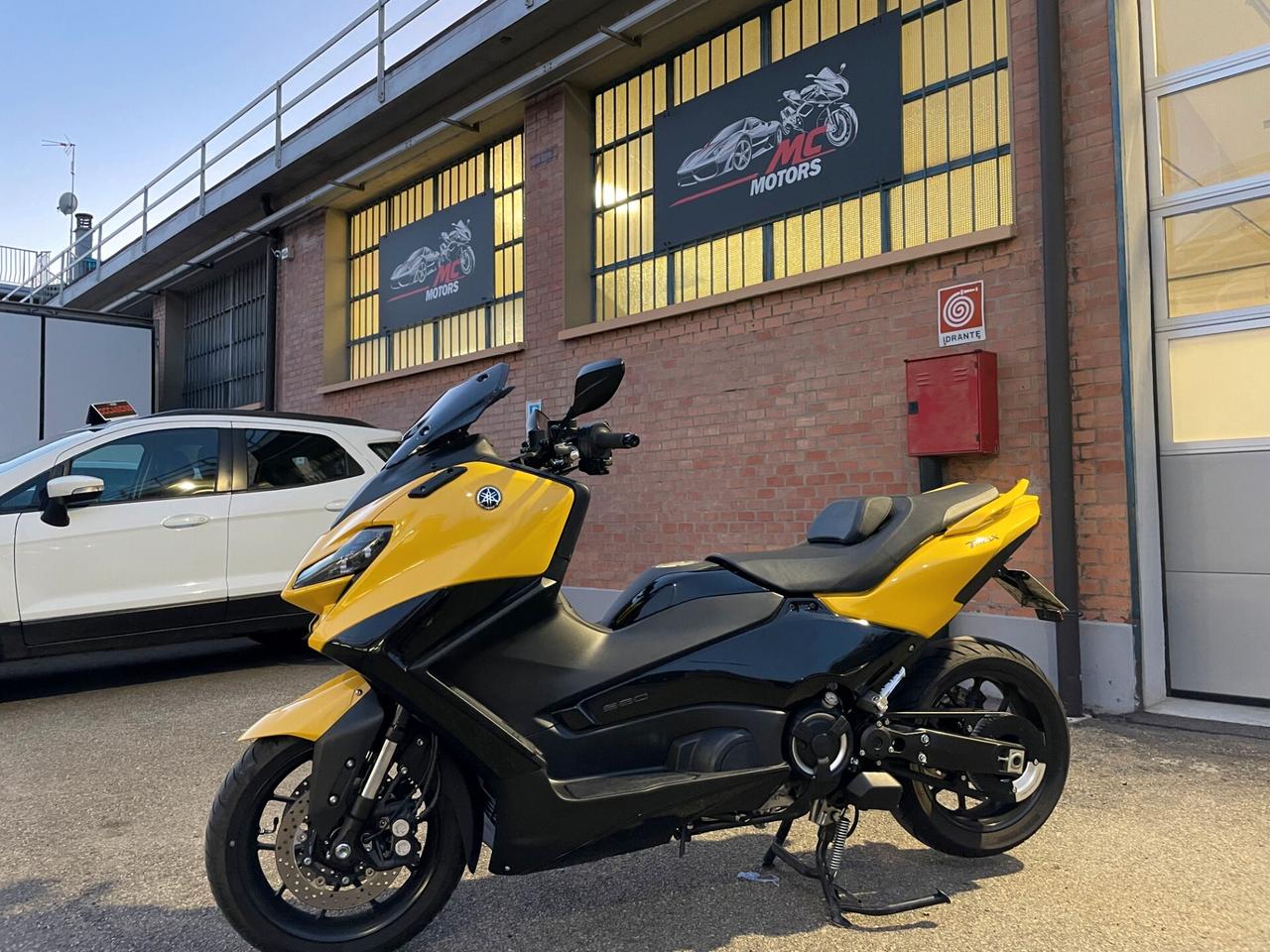 Yamaha TMAX 560 2022- PARI AL NUOVO