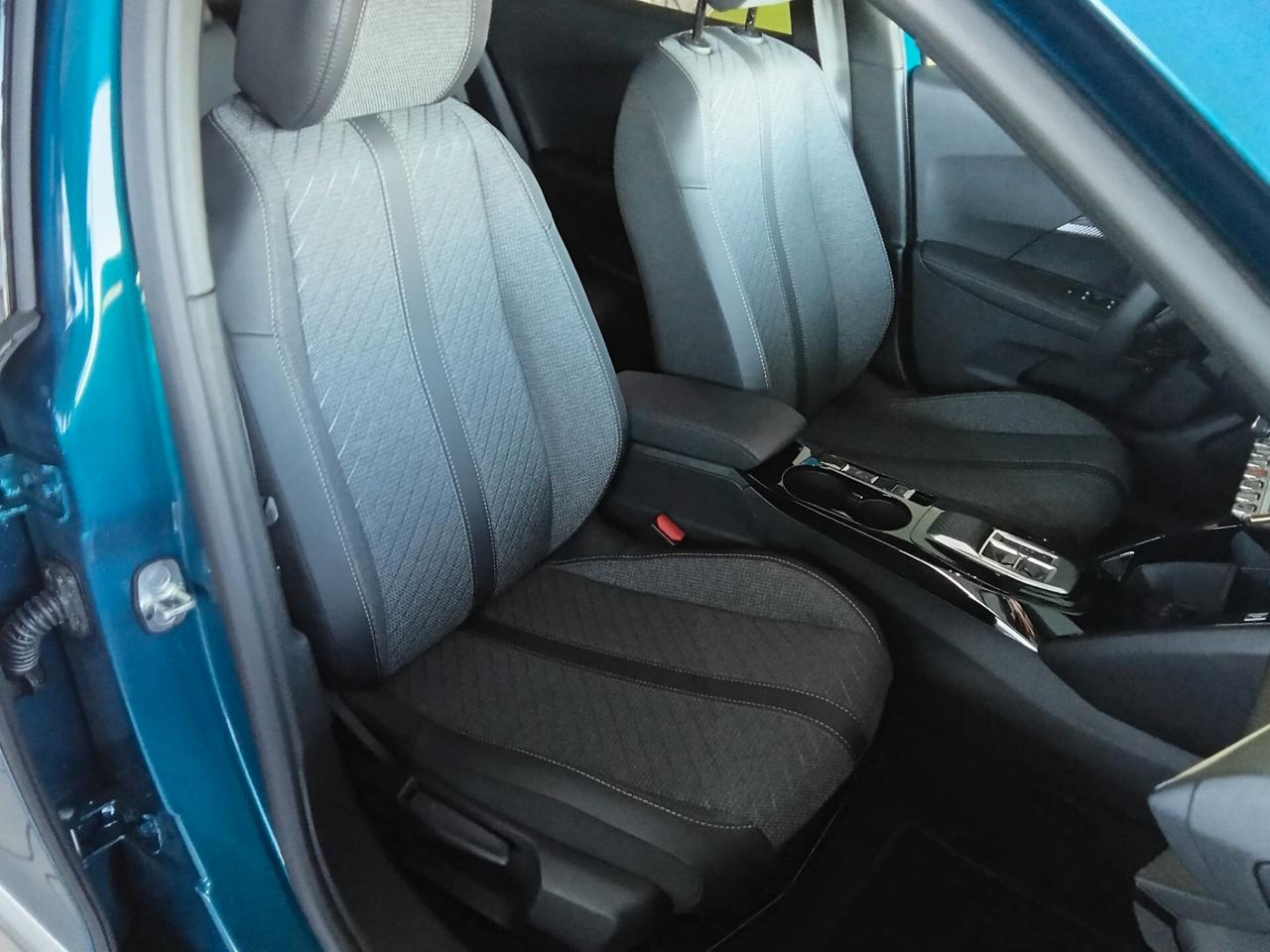 Peugeot 2008 Hybrid 145 e-DCS6 Allure