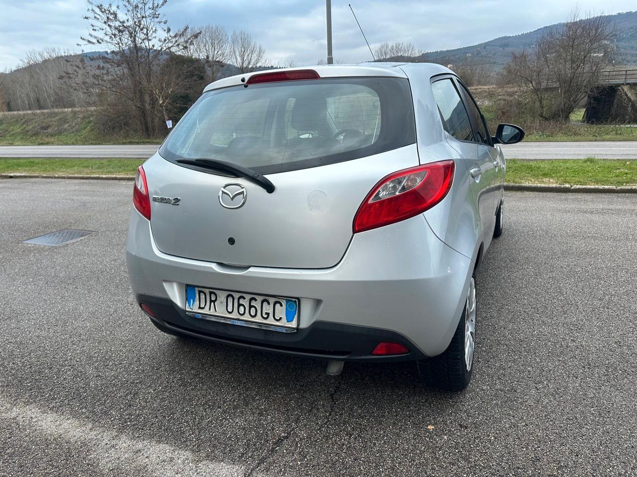 Mazda 2 1.4 TD 68CV 5p. Fun ok neo patentati