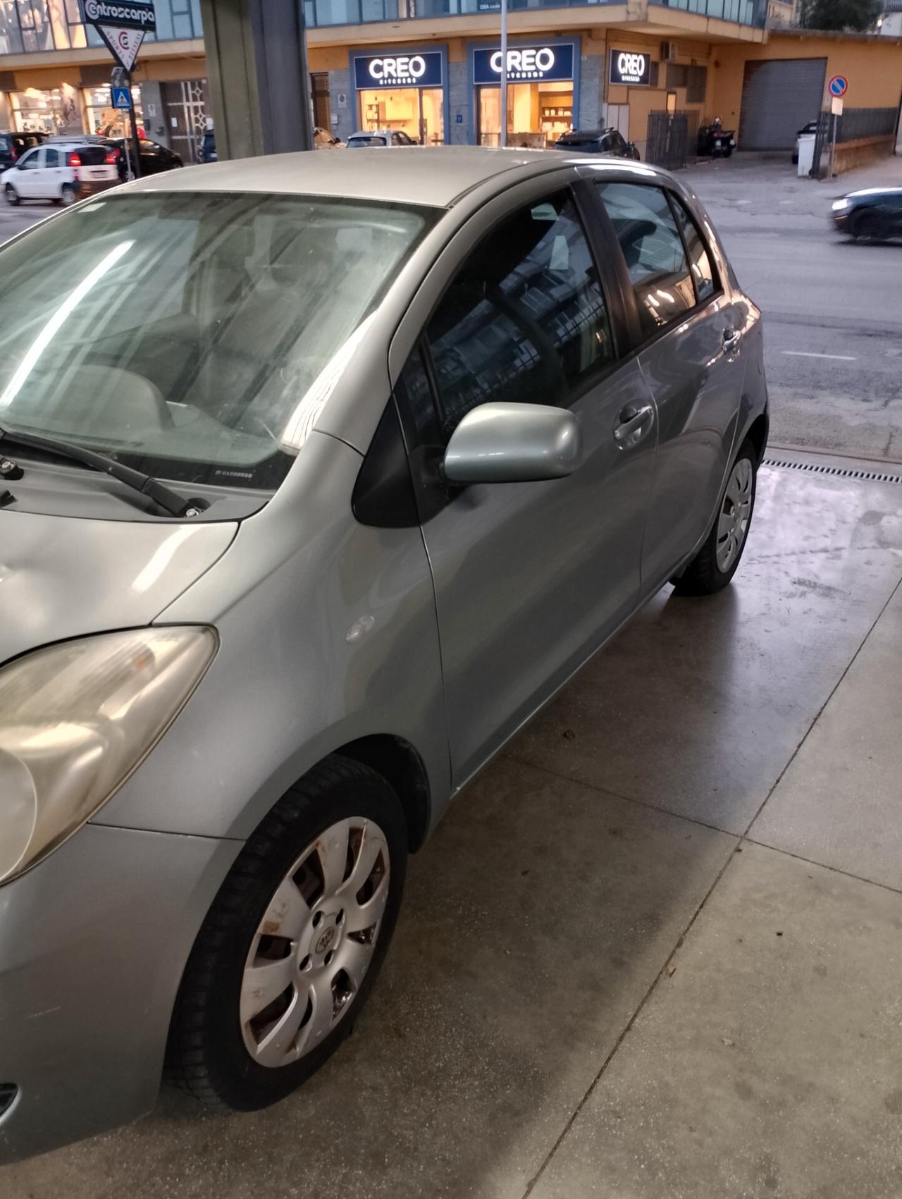 Toyota Yaris 1.0 5 porte Sol clima