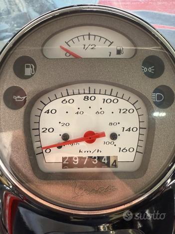 Piaggio Vespa 300 GTV Edizione Limitata -> Via Montenapoleone