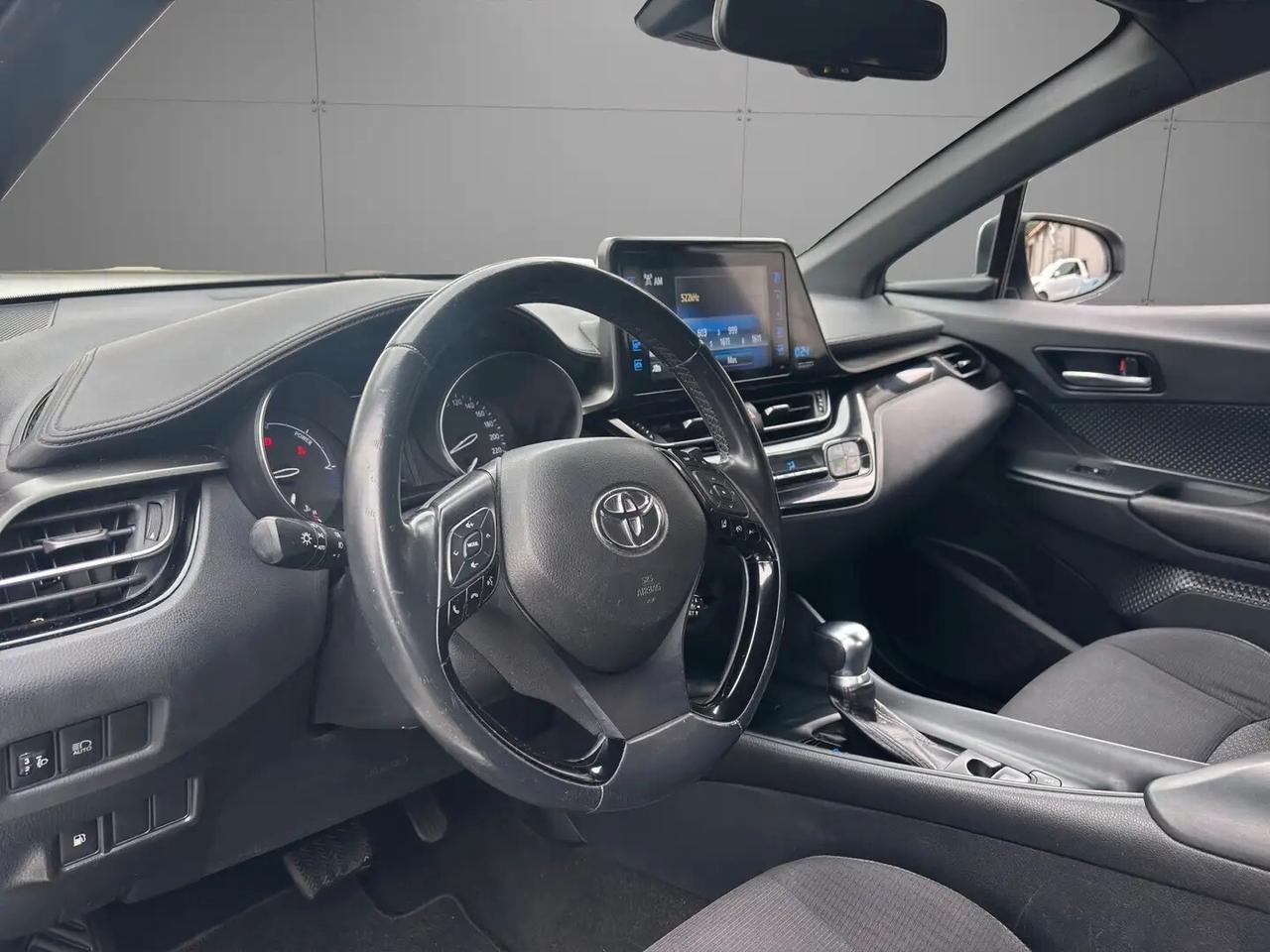 Toyota C-HR Active HYBRID 2wd-Unipro