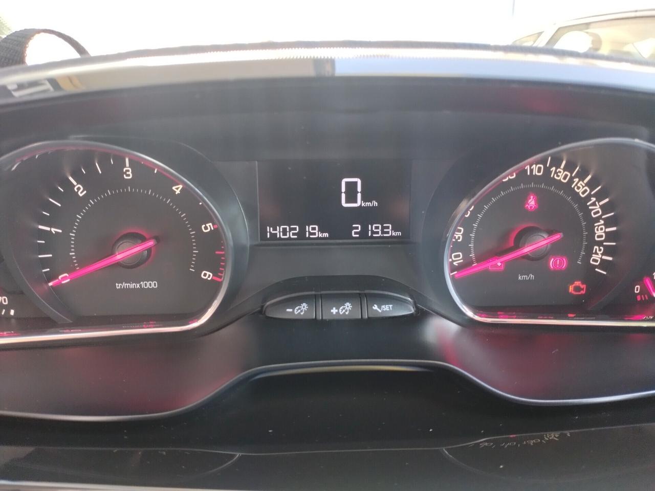 Peugeot 208 1.4 HDi 68 CV 5 porte Allure