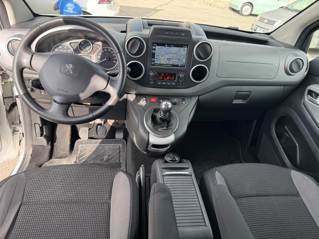 Peugeot Partner Tepee 1.6 BlueHDi 120 NAVI RETROCAMERA