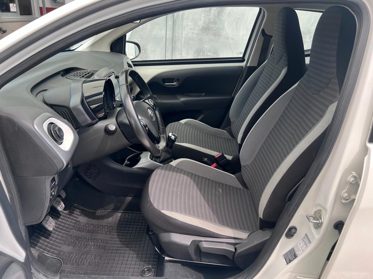 Toyota Aygo 5pt 1.0 72cv X-PLAY CLIMA/TELCAMERA/15; PERFETTA!!