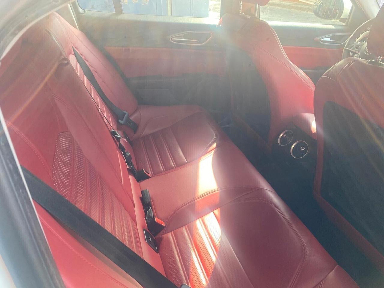 Alfa Romeo Giulia 2.2 Turbodiesel 210 CV AT8 AWD Q4 Veloce