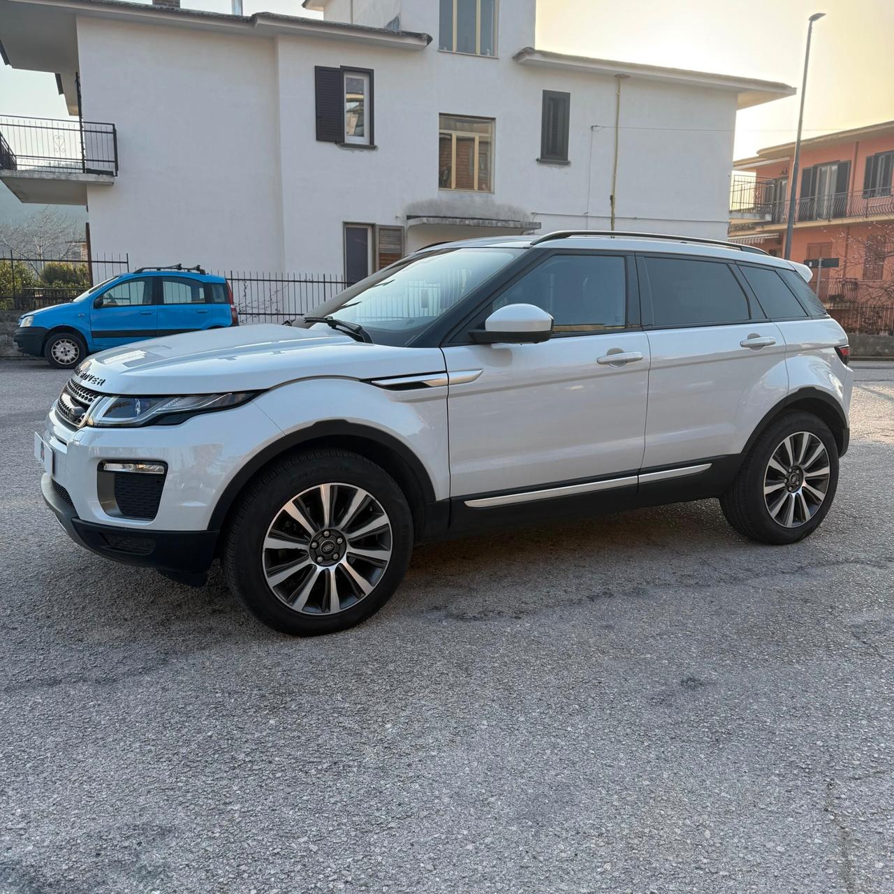 Land Rover Range Evoque 2.0 TD4 180 CV 5p. Pure