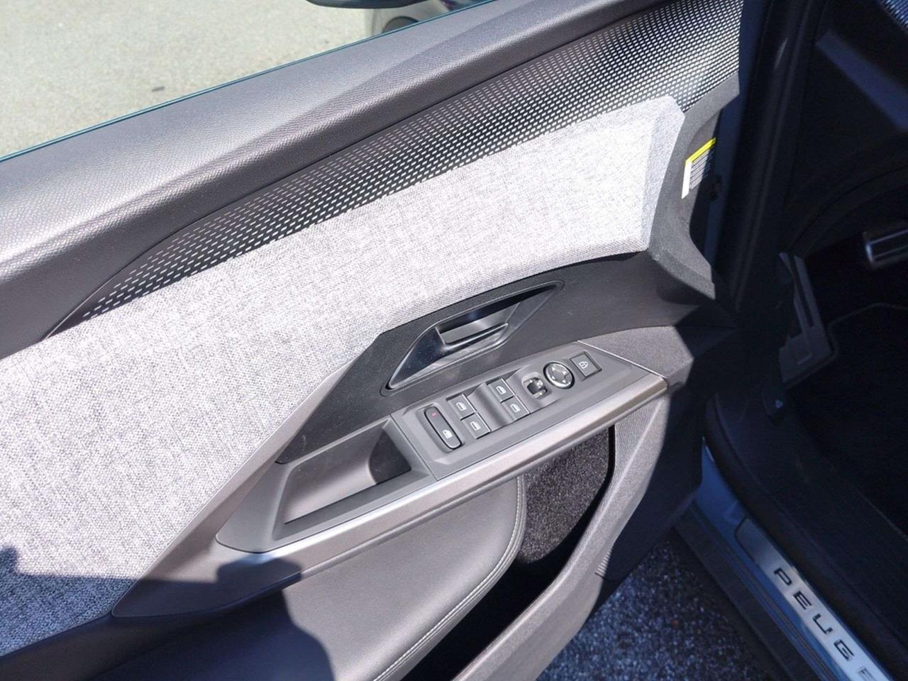 Peugeot 3008 PEUGEOT 3008 Hybrid 136 e-DCS6 GT