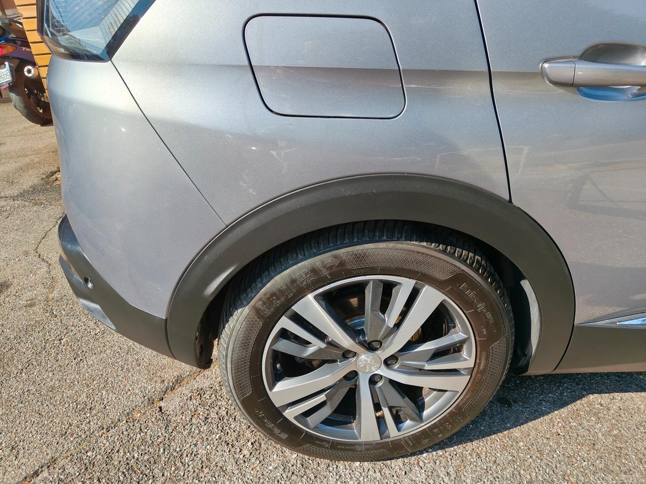 peugeot 3008 HYBRID 225 E-EAT8 ALLURE