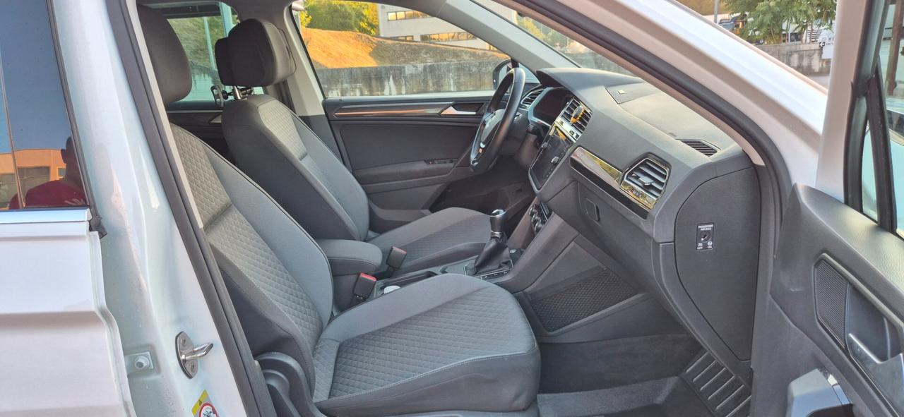 Volkswagen Tiguan 1.5 TSI Sport 130cv R-LINE ADATTA NEOPATENTATI