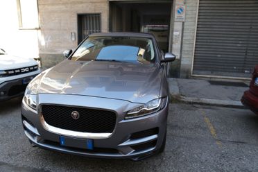 Jaguar F-Pace 2.0 D 180 CV AWD aut. Chequered Flag