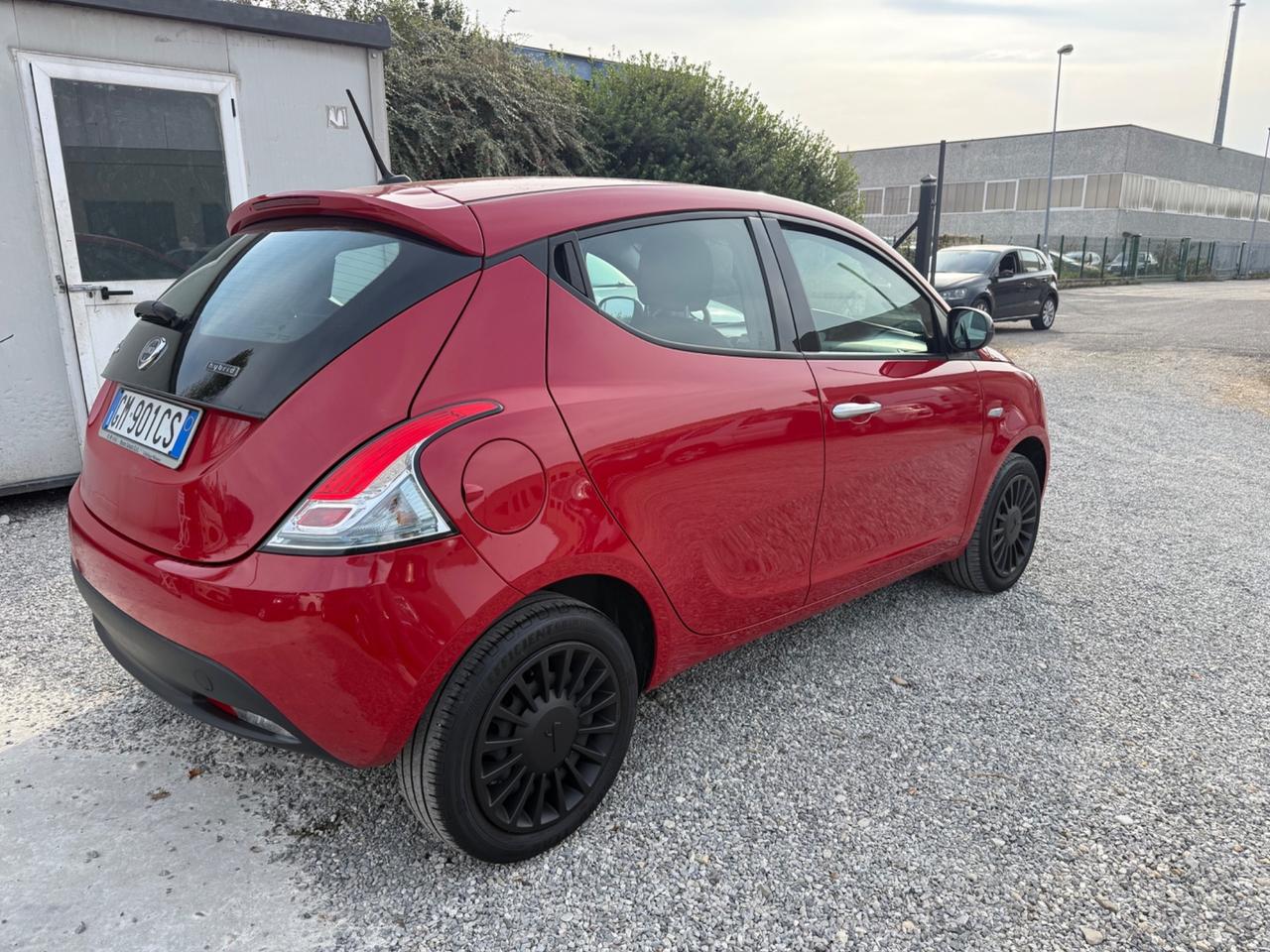 Lancia Ypsilon 1.0 FireFly 5 porte S&S Hybrid Alberta Ferretti