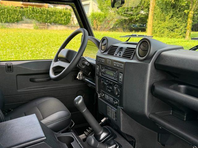 LAND ROVER Defender 90 2.2 TD4 Station Wagon SE NEOPATENTATI
