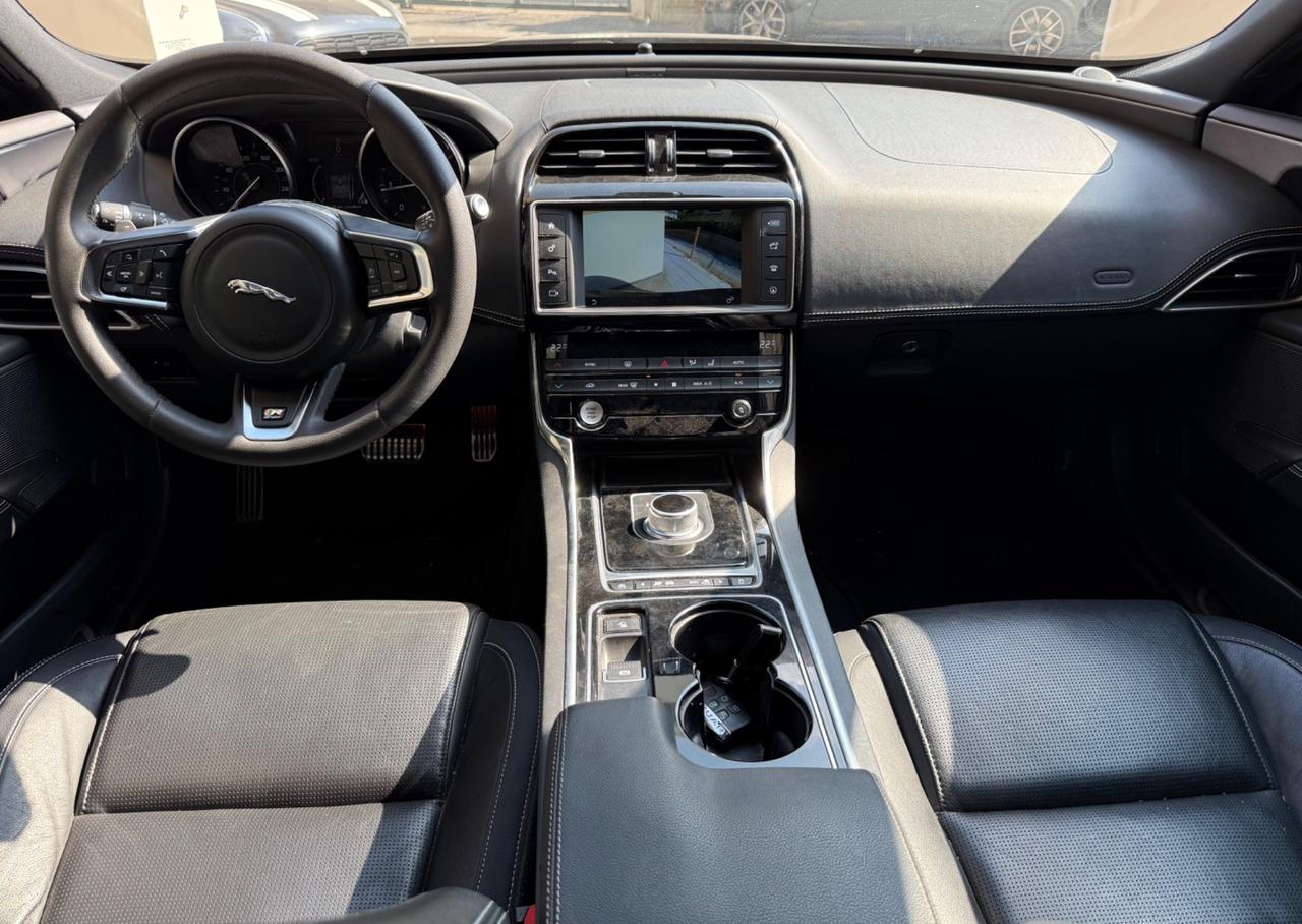 Jaguar XE 2.0 D 180 CV aut. R-Sport