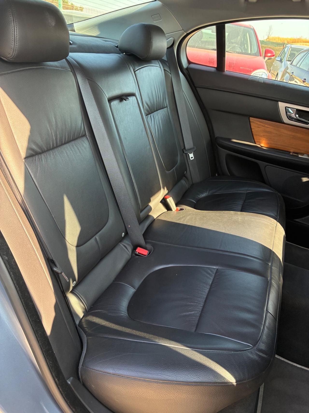 Jaguar XF 2.7D V6 Premium Luxury