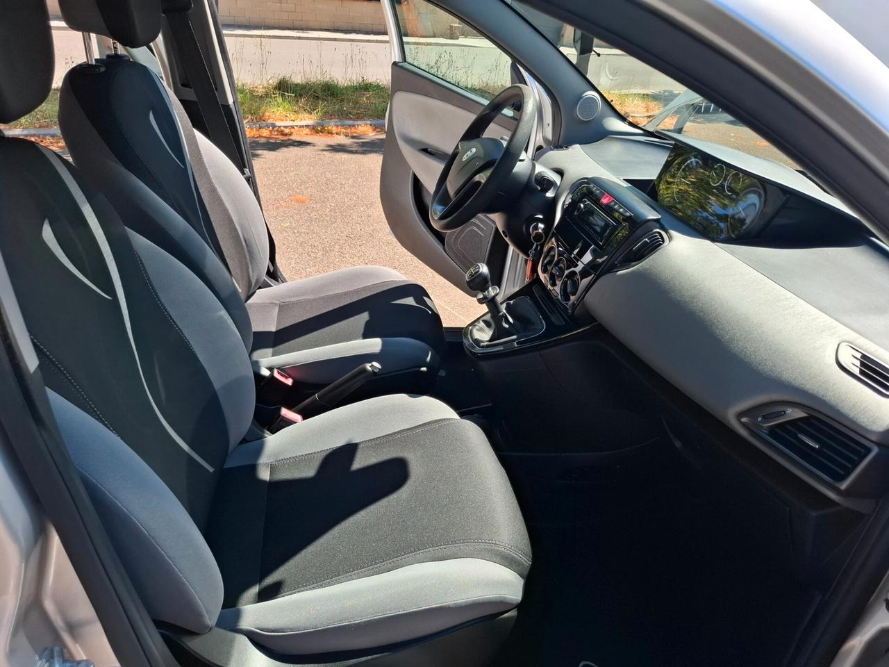 Lancia Ypsilon 1.2 69 CV 5 porte S&S Platinum