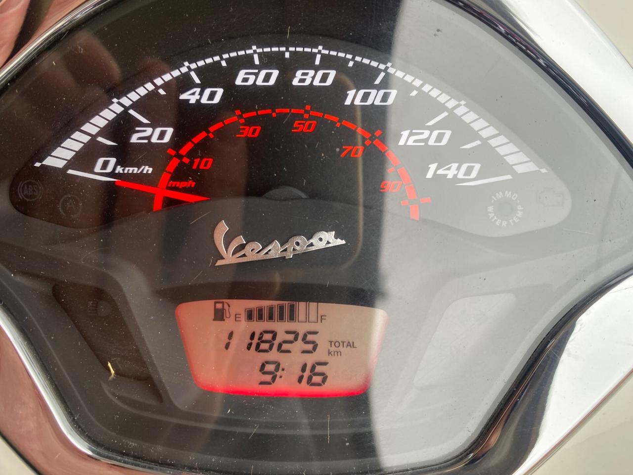 Piaggio Vespa 300 GTS anno 2017 km 11000 COME NUOVA!