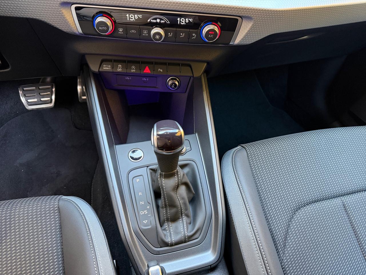 Audi A1 Sportback 40 2.0 tfsi Identity Black 207cv S-Tronic S-Line