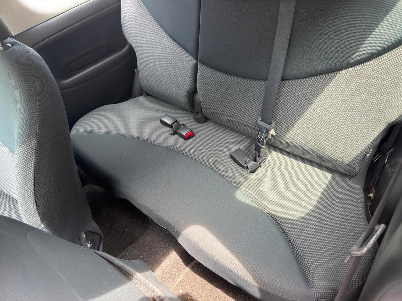 Toyota Yaris 1.0i 16V cat 3 porte Sol
